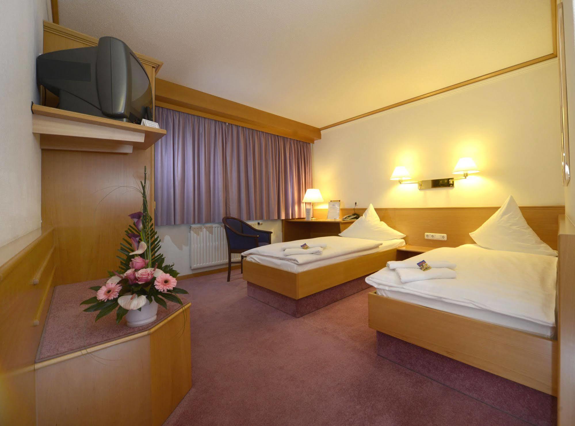 Hotel Bavaria Брена Экстерьер фото