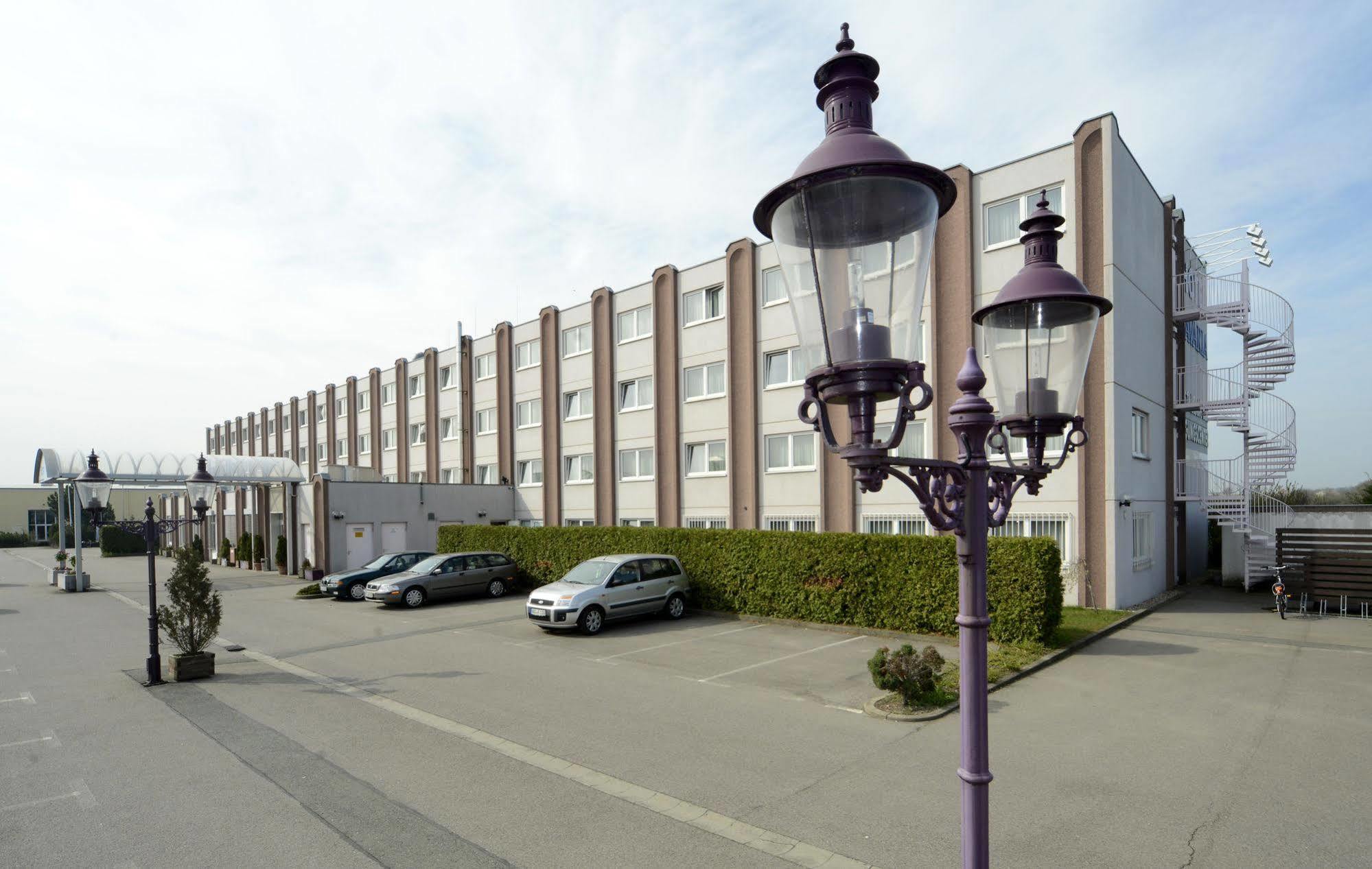 Hotel Bavaria Брена Экстерьер фото